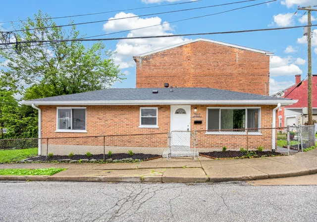 Photo 3 of Single family home for sale at 902 Baker St, Covington, KY 41011 | MLS# 646851 | Listing updated on 2026-09-22
