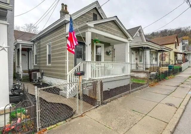 Photo 2 of Single family home for sale at 415 W 21st Street, Covington, KY 41014 | MLS# 646778 | Listing updated on 2026-09-22