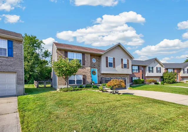 Photo 3 of Sale Pending at 2585 Ivan Ct, Hebron, KY 41048 | MLS# 646789 | Listing updated on 2026-09-30