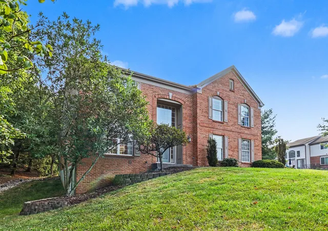 Photo 2 of Sale Pending at 8 Observatory Pointe Dr, Wilder, KY 41076 | MLS# 646793 | Listing updated on 2026-09-20