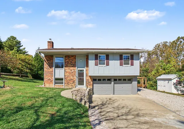 Photo 1 of Single family home for sale at 1721 Graves Rd, Hebron, KY 41048 | MLS# 646830 | Listing updated on 2026-10-18