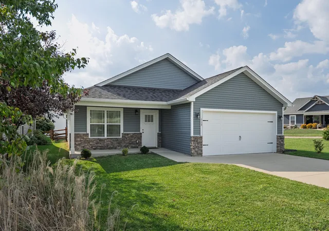 Photo 1 of Single family home for sale at 113 Arlington Ct, Williamstown, KY 41097 | MLS# 646828 | Listing updated on 2026-09-27
