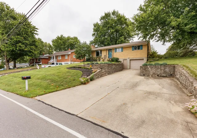 Photo 2 of Single family home for sale at 752 Rogers Rd, Villa Hills, KY 41017 | MLS# 646902 | Listing updated on 2026-09-30