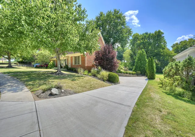 Photo 3 of Single family home for sale at 447 White Oak Dr, Edgewood, KY 41017 | MLS# 646872 | Listing updated on 2026-09-25