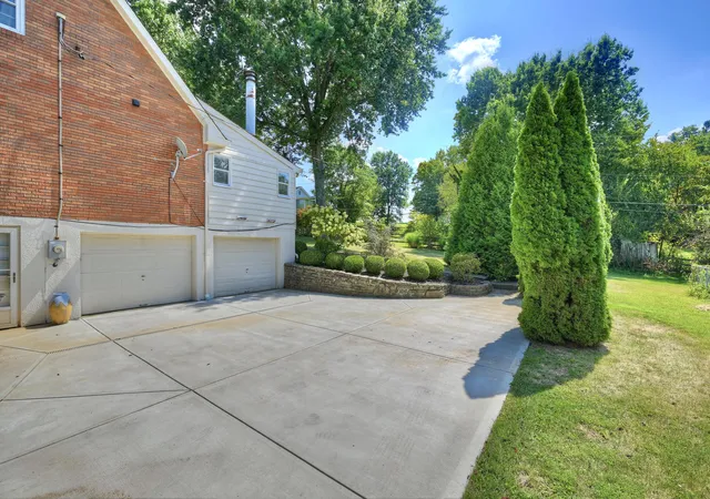 Photo 4 of Single family home for sale at 447 White Oak Dr, Edgewood, KY 41017 | MLS# 646872 | Listing updated on 2026-09-25