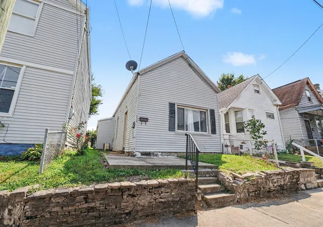 Photo 3 of Single family home for sale at 130 4th Avenue, Dayton, KY 41074 | MLS# 646880 | Listing updated on 2026-09-23
