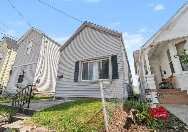 Photo 4 of Single family home for sale at 130 4th Avenue, Dayton, KY 41074 | MLS# 646880 | Listing updated on 2026-09-23
