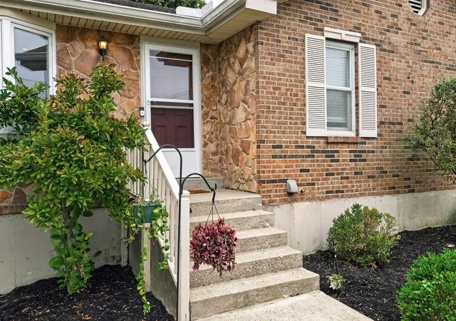 Photo 2 of Single family home for sale at 8542 Quinn Dr, Florence, KY 41042 | MLS# 646890 | Listing updated on 2026-10-07