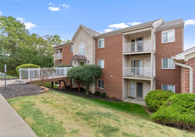 Listing Photo 2 - Condo for sale in building located at 701 Napa Vly Ln, Crestview Hills, KY 41017 - Unit #4