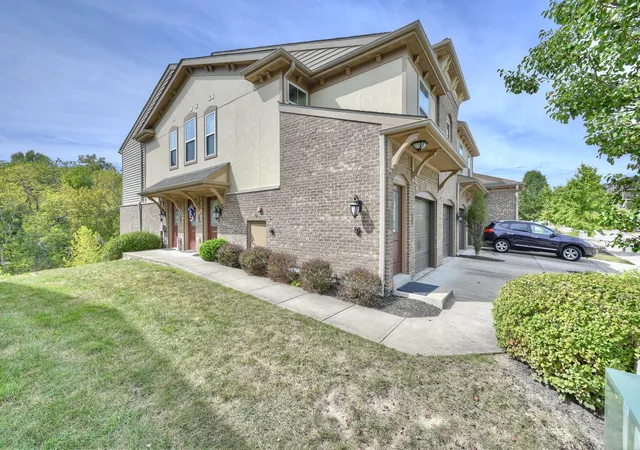 Listing Photo 2 - Condo for sale in building located at 2437 Ambrato Wy, Ft Mitchell, KY 41017