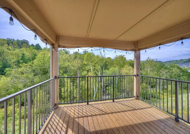 Listing Photo 1 - Condo for sale in building located at 2437 Ambrato Wy, Ft Mitchell, KY 41017 - Unit #