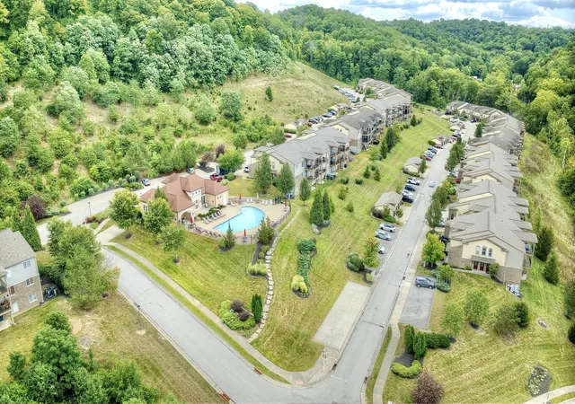 Listing Photo 4 - Condo for sale in building located at 2437 Ambrato Wy, Ft Mitchell, KY 41017