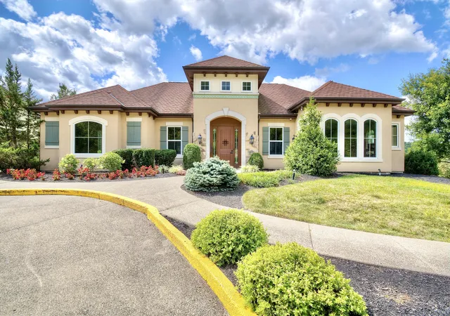 Listing Photo 5 - Condo for sale in building located at 2437 Ambrato Wy, Ft Mitchell, KY 41017