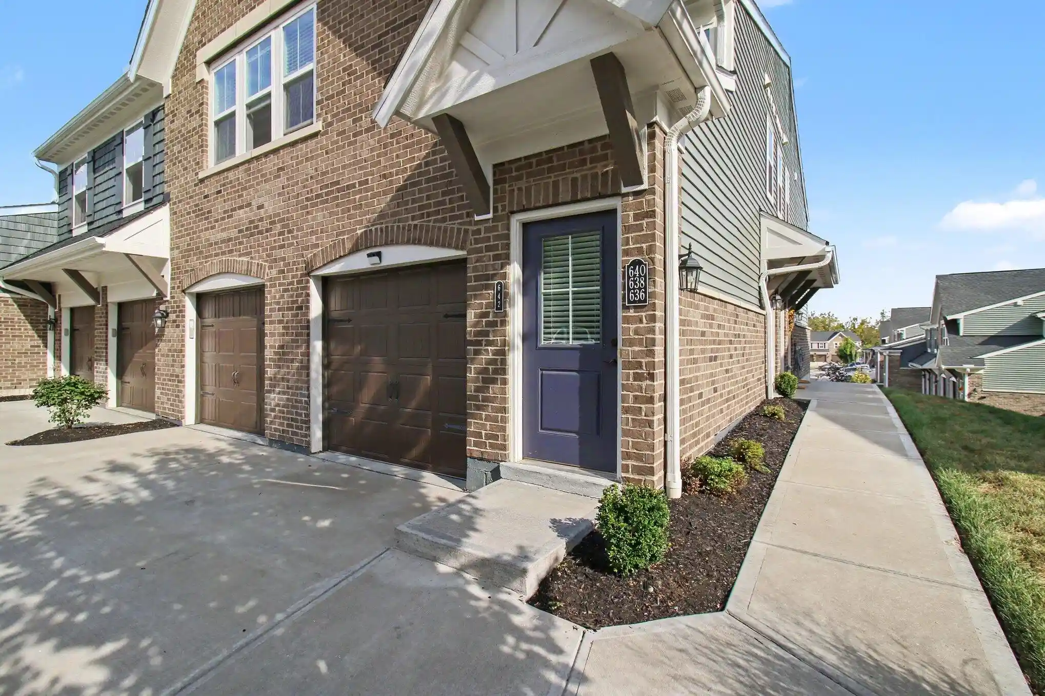 Listing Photo 1 - Condo for sale in 642 Foxhill Dr located at 642 Foxhill Dr, Ft Mitchell, KY 41017 - Unit 642 Foxhill Dr