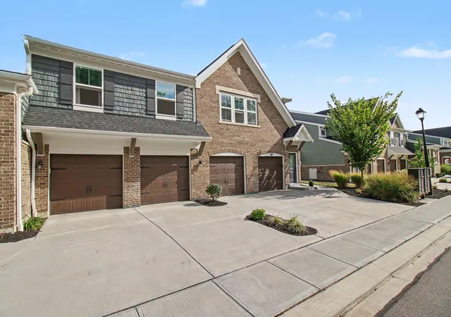 Listing Photo 2 - Condo for sale in building located at 642 Foxhill Dr, Ft Mitchell, KY 41017