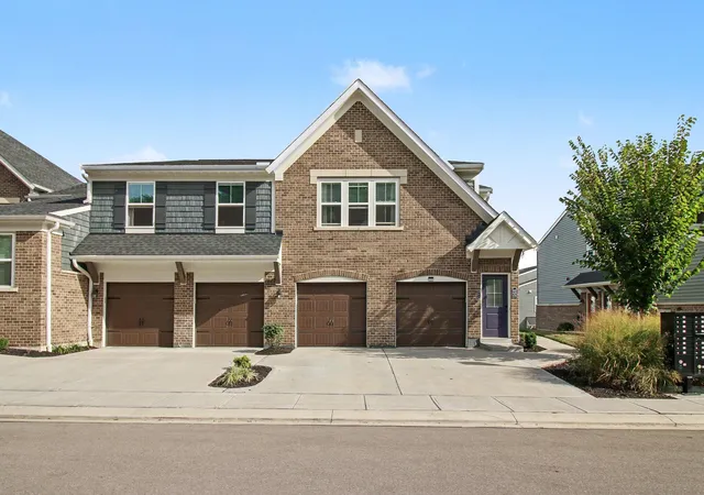 Listing Photo 1 - Condo for sale in building located at 642 Foxhill Dr, Ft Mitchell, KY 41017 - Unit #