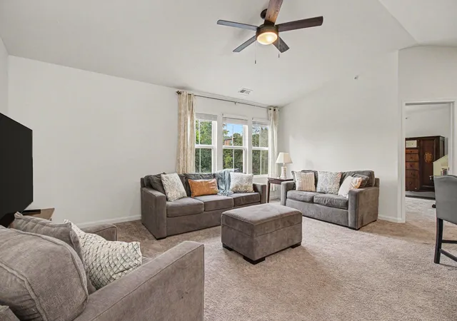 Listing Photo 4 - Condo for sale in building located at 642 Foxhill Dr, Ft Mitchell, KY 41017