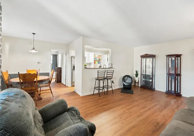Listing Photo 1 - Condo for sale in building located at 14 Mdw Ln, Highland Heights, KY 41076 - Unit #1