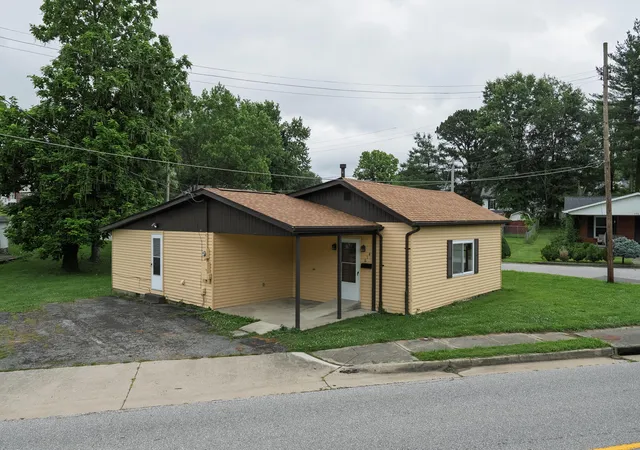 Photo 1 of Single family home for sale at 614 Main St, Falmouth, KY 41040 | MLS# 647180 | Listing updated on 2026-10-26