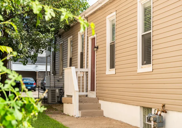 Photo 3 of Sale Pending at 420 W 9th Street, Newport, KY 41071 | MLS# 647221 | Listing updated on 2026-10-19