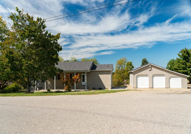 Photo 1 of Single family home for sale at 2090 Lemon Northcutt Rd, Dry Ridge, KY 41035 | MLS# 647384 | Listing updated on 2026-10-26