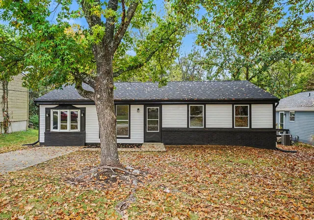Photo 1 of Sale Pending at 145 Bluffside Dr, Covington, KY 41017 | MLS# 647624 | Listing updated on 2026-10-27