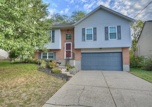 Photo 1 of Sale Pending at 2524 Evergreen Dr, Ft Mitchell, KY 41017 | MLS# 647562 | Listing updated on 2026-10-23