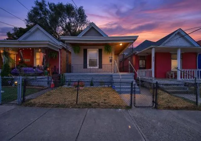 Photo 2 of Single family home for sale at 418 Delmar Pl, Covington, KY 41014 | MLS# 647608 | Listing updated on 2026-10-27