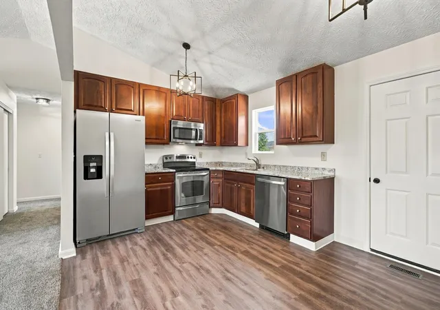 Photo 4 of Single family home for sale at 1011 Shadowridge Dr, Elsmere, KY 41018 | MLS# 647856 | Listing updated on 2026-10-28