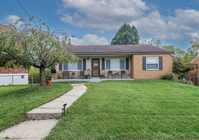 Photo 1 of Single family home for sale at 14 W Ridge Pl, Newport, KY 41071 | MLS# 647651 | Listing updated on 2026-10-29