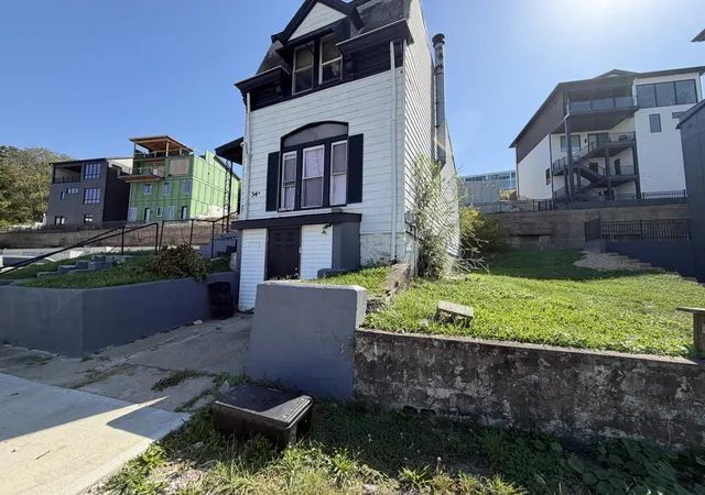 Photo 3 of Single family home for sale at 34 W 13th Street, Newport, KY 41071 | MLS# 647843 | Listing updated on 2026-10-23