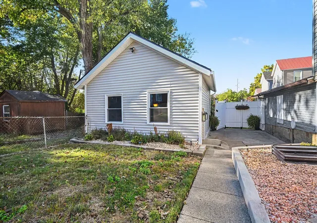 Photo 2 of Single family home for sale at 333 Grandview Ave, Bellevue, KY 41073 | MLS# 647705 | Listing updated on 2026-10-25