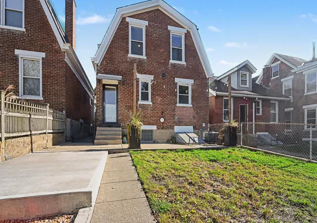 Photo 3 of Single family home for sale at 333 Grandview Ave, Bellevue, KY 41073 | MLS# 647705 | Listing updated on 2026-10-25