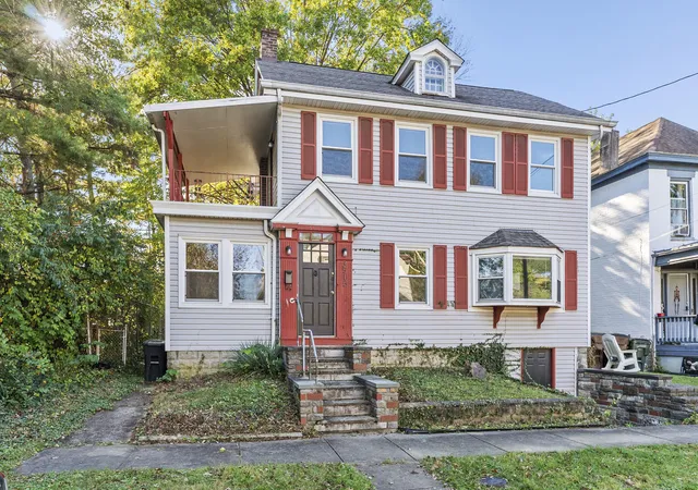 Photo 2 of Single family home for sale at 3515 Carlisle Ave, Covington, KY 41015 | MLS# 647795 | Listing updated on 2026-10-30