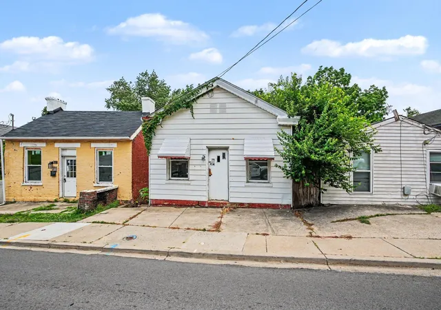 Photo 1 of Single family home for sale at 1212 W Pike St, Covington, KY 41011 | MLS# 647804 | Listing updated on 2026-10-23