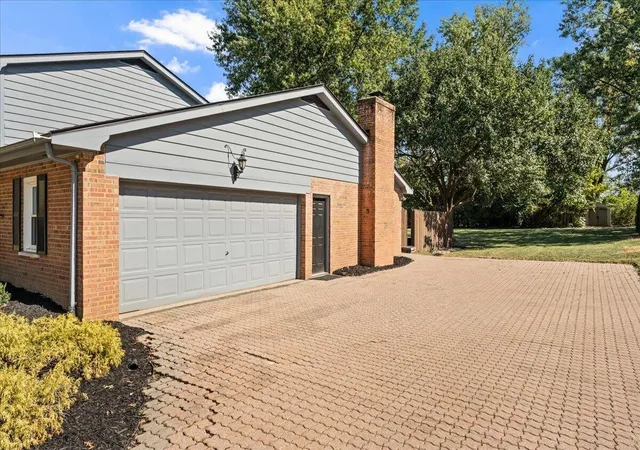 Photo 3 of Single family home for sale at 109 Vernon Dr, Crestview Hills, KY 41017 | MLS# 647782 | Listing updated on 2026-10-25