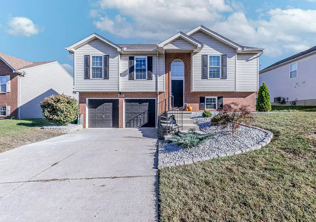 Single family home for sale at 2206 Morrison Ct, Covington, KY 41017 | MLS# 647802