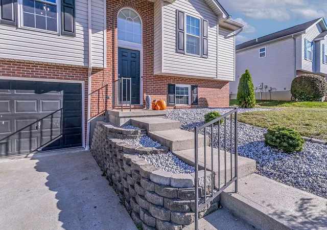 Photo 2 of Single family home for sale at 2206 Morrison Ct, Covington, KY 41017 | MLS# 647802 | Listing updated on 2026-10-30