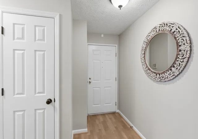 Listing Photo 1 - Condo for sale in building located at 28 Highland Mdws, Highland Heights, KY 41076 - Unit #6