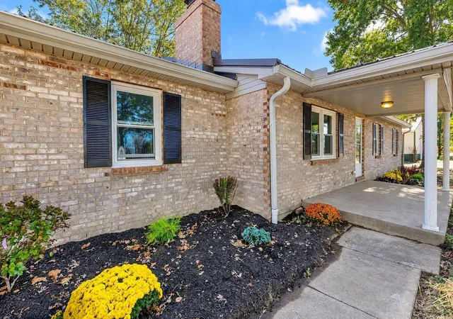 Photo 2 of Single family home for sale at 290 Vallandingham Rd, Dry Ridge, KY 41035 | MLS# 647824 | Listing updated on 2026-10-23