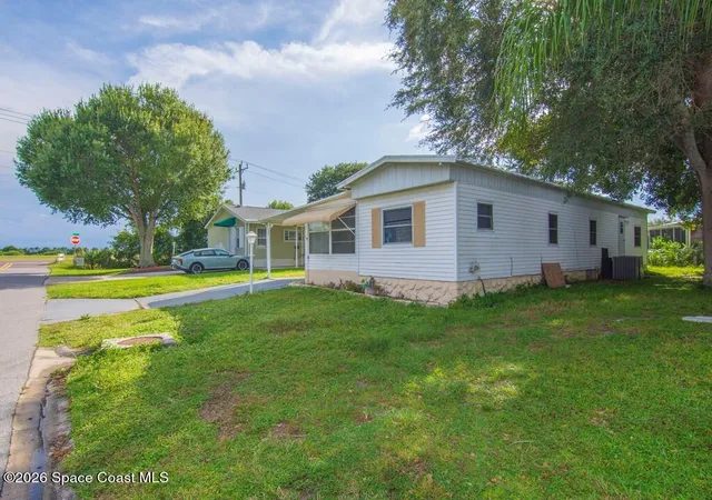 Photo 4 of Manufactured home for sale at 703 Lark Dr, Sebastian, FL 32976 | MLS# 1080185 | Listing updated on 2026-09-10