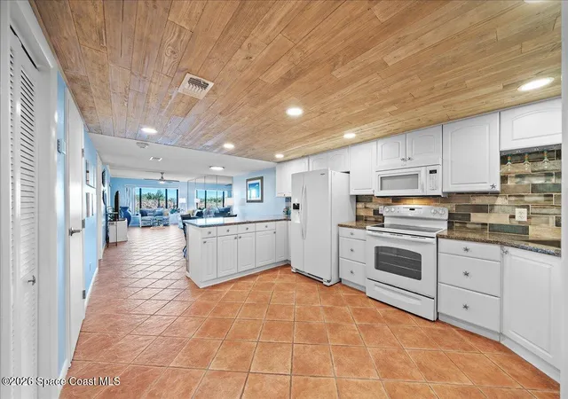 Listing Photo 5 - Condo for sale in building located at 4600 Ocean Bch Blvd, Cocoa Beach, FL 32931 - Unit #107