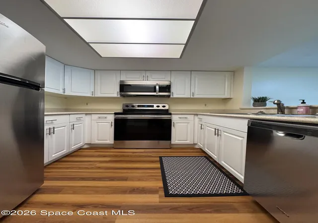 Listing Photo 4 - Condo for sale in building located at 2885 Regency Dr, Melbourne, FL 32935