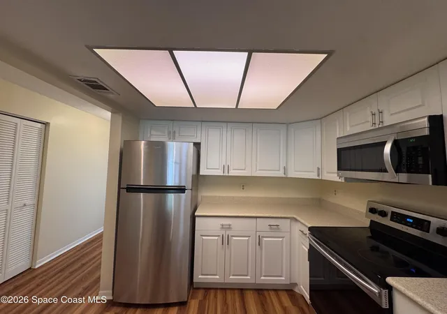 Listing Photo 5 - Condo for sale in building located at 2885 Regency Dr, Melbourne, FL 32935