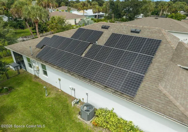 Photo 3 of Single family home for sale at 365 Breakwater Ter, Sebastian, FL 32958 | MLS# 1086273 | Listing updated on 2026-10-07