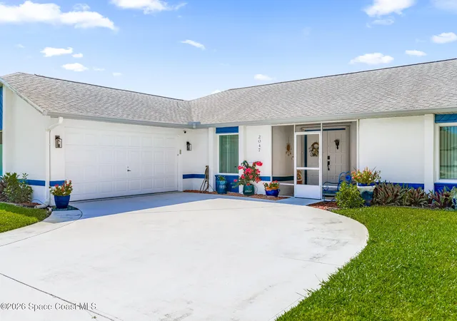 Single family home for sale at 2047 Bottlebrush Dr, Melbourne, FL 32935 | MLS# 1086445