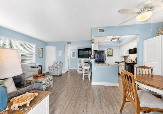 Listing Photo 5 - Condo for sale in building located at 1011 S Miramar Ave, Indialantic, FL 32903 - Unit #Unt1