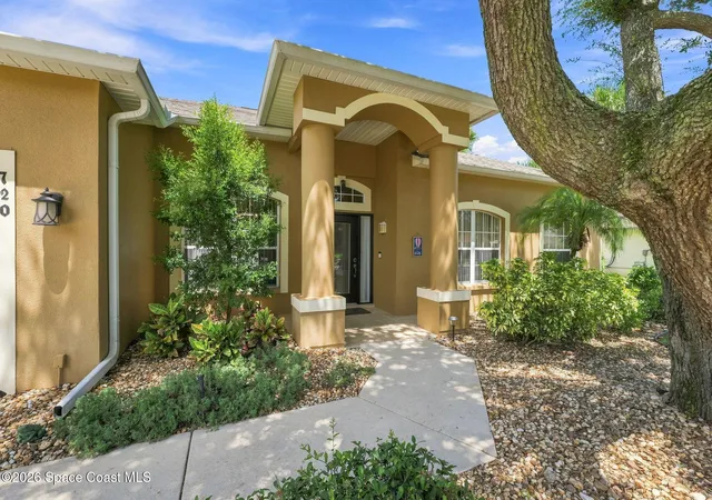 Photo 2 of Sale Pending at 720 Spring Oak Dr, Melbourne, FL 32901 | MLS# 1086308 | Listing updated on 2026-09-07