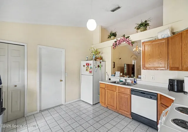 Photo 3 of Single family home for sale at 3615 Egret Dr, Melbourne, FL 32901 | MLS# 1086462 | Listing updated on 2026-09-18