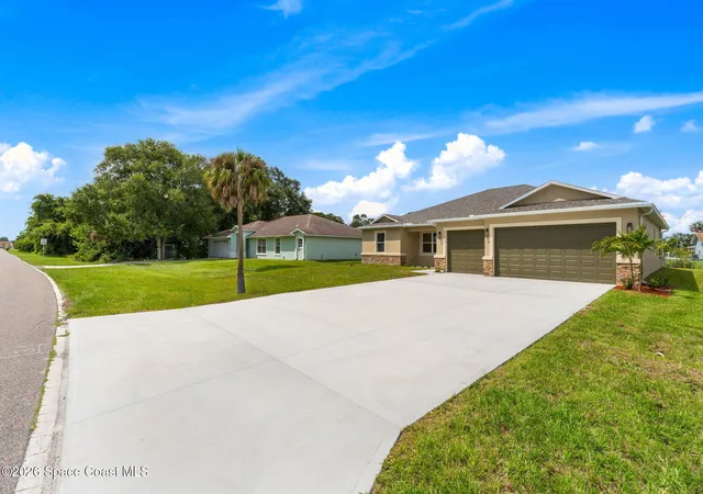 Photo 3 of Single family home for sale at 2171 Fallon Blvd Ne, Palm Bay, FL 32907 | MLS# 1086701 | Listing updated on 2026-09-15